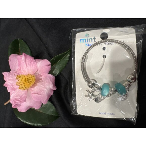 Mint Stainless Steel Starfish Shells Crystals Charm Silvertone Bracelet NEW - Picture 4 of 5